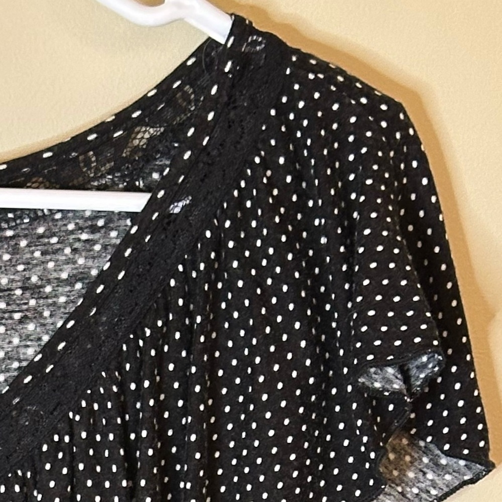 Maurices 2X Black White Polka Dot V-Neck Lace Flutter Sleeve Blouse - Picture 5 of 6